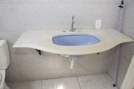 Banheiro de casa para alugar com 1 quarto, 40m² em Jardim Sao Vicente, Embu das Artes