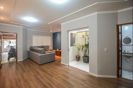 Casa à venda com 179m², 3 quartos e 4 vagas Casa à venda com 179m², 3 quartos e 4 vagasSala