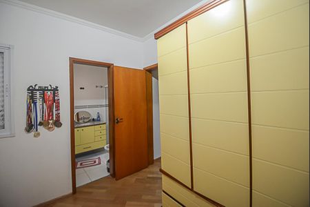 Casa à venda com 179m², 3 quartos e 4 vagas Casa à venda com 179m², 3 quartos e 4 vagasQuarto 2 - Suíte