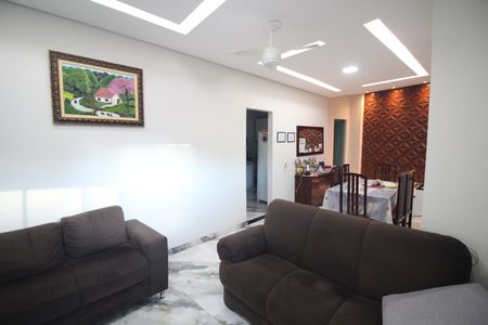 Casa para alugar com 135m², 3 quartos e 3 vagasSala