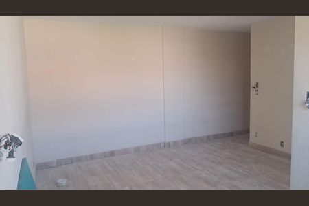 Sala de apartamento para alugar com 2 quartos, 45m² em Rocha Miranda, Rio de Janeiro