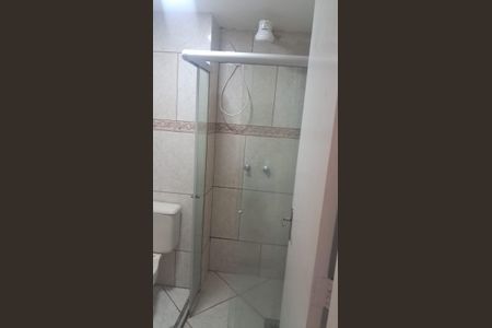 Banheiro de apartamento para alugar com 2 quartos, 45m² em Rocha Miranda, Rio de Janeiro