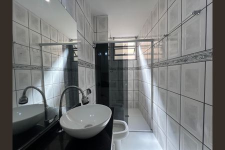 Banheiro de apartamento para alugar com 2 quartos, 52m² em Floramar, Belo Horizonte