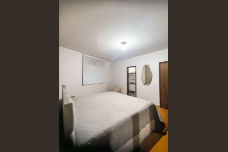 Quarto de casa à venda com 3 quartos, 214m² em Jardim Santa Cruz (Campo Grande), São Paulo