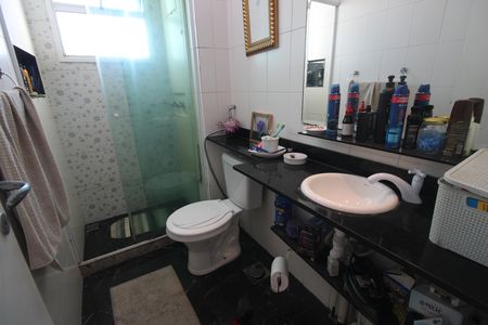Apartamento à venda com 78m², 2 quartos e 1 vagaBanheiro da suíte 1