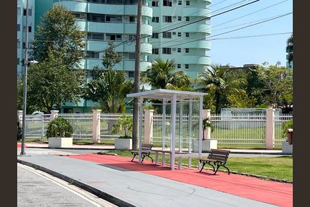 Apartamento à venda com 78m², 2 quartos e 1 vaga Apartamento à venda com 78m², 2 quartos e 1 vagaÁrea comum - Ônibus do condomínio
