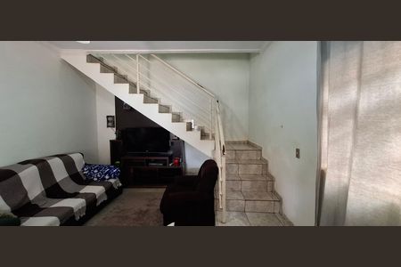Casa para alugar com 90m², 3 quartos e 5 vagasSala