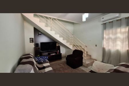 Casa para alugar com 90m², 3 quartos e 5 vagasSala