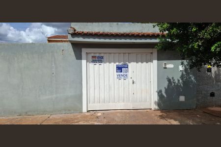 Casa para alugar com 90m², 3 quartos e 5 vagasFachada