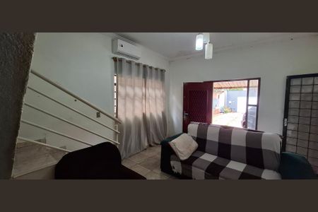 Casa para alugar com 90m², 3 quartos e 5 vagasSala