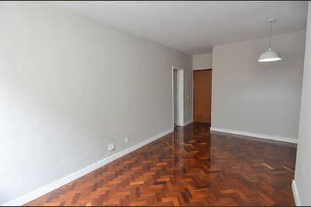 Apartamento para alugar com 70m², 2 quartos e 1 vagaSala