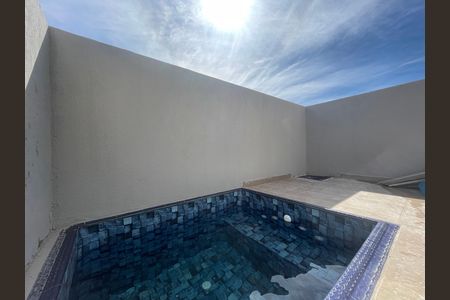 Casa de condomínio para alugar com 203m², 3 quartos e 4 vagas Casa de condomínio para alugar com 203m², 3 quartos e 4 vagasPiscina