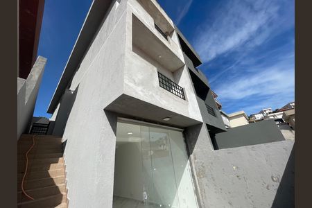 Casa de condomínio para alugar com 203m², 3 quartos e 4 vagas Casa de condomínio para alugar com 203m², 3 quartos e 4 vagasFachada