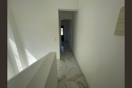 Casa de condomínio para alugar com 203m², 3 quartos e 4 vagas Casa de condomínio para alugar com 203m², 3 quartos e 4 vagasCorredor