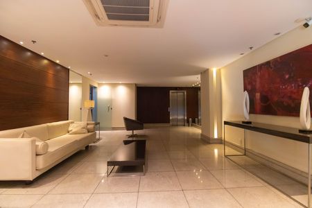 Apartamento à venda com 120m², 3 quartos e 2 vagas Apartamento à venda com 120m², 3 quartos e 2 vagasPortaria
