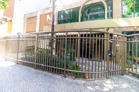 Apartamento à venda com 120m², 3 quartos e 2 vagas Apartamento à venda com 120m², 3 quartos e 2 vagasFachada