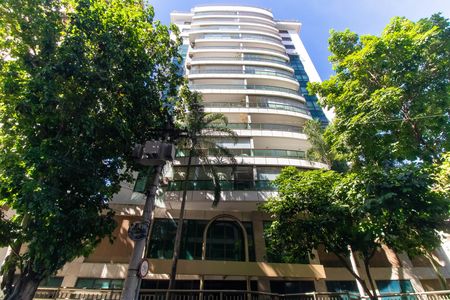 Apartamento à venda com 120m², 3 quartos e 2 vagas Apartamento à venda com 120m², 3 quartos e 2 vagasFachada