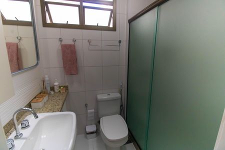 Apartamento à venda com 120m², 3 quartos e 2 vagas Apartamento à venda com 120m², 3 quartos e 2 vagasBanheiro da Suíte 1