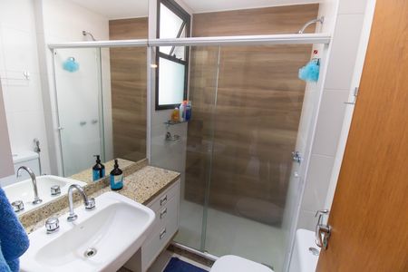 Apartamento à venda com 120m², 3 quartos e 2 vagas Apartamento à venda com 120m², 3 quartos e 2 vagasBanheiro da Suíte 2