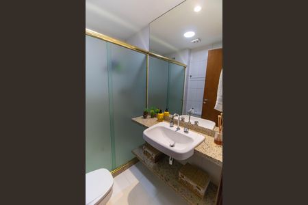 Apartamento à venda com 120m², 3 quartos e 2 vagas Apartamento à venda com 120m², 3 quartos e 2 vagasBanheiro Social