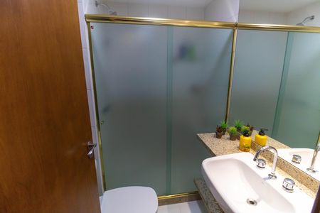 Apartamento à venda com 120m², 3 quartos e 2 vagas Apartamento à venda com 120m², 3 quartos e 2 vagasBanheiro Social