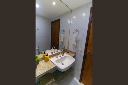 Apartamento à venda com 120m², 3 quartos e 2 vagas Apartamento à venda com 120m², 3 quartos e 2 vagasBanheiro Social