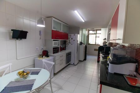 Apartamento à venda com 120m², 3 quartos e 2 vagas Apartamento à venda com 120m², 3 quartos e 2 vagasCozinha