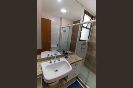Apartamento à venda com 120m², 3 quartos e 2 vagas Apartamento à venda com 120m², 3 quartos e 2 vagasBanheiro da Suíte 2