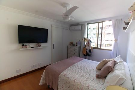 Apartamento à venda com 120m², 3 quartos e 2 vagas Apartamento à venda com 120m², 3 quartos e 2 vagasSuíte 1