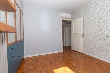 Apartamento à venda com 188m², 4 quartos e 2 vagas Apartamento à venda com 188m², 4 quartos e 2 vagasQuarto 2