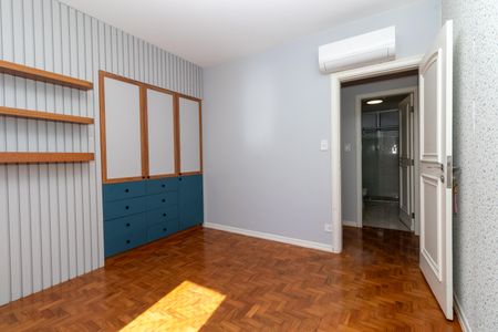 Apartamento à venda com 188m², 4 quartos e 2 vagas Apartamento à venda com 188m², 4 quartos e 2 vagasQuarto 2