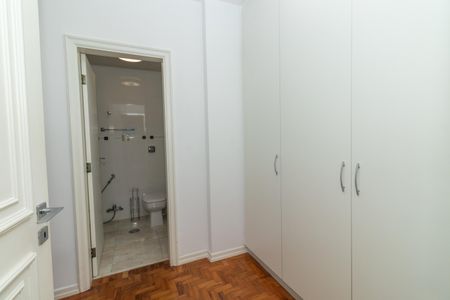 Apartamento à venda com 188m², 4 quartos e 2 vagas Apartamento à venda com 188m², 4 quartos e 2 vagasCloset da Suite