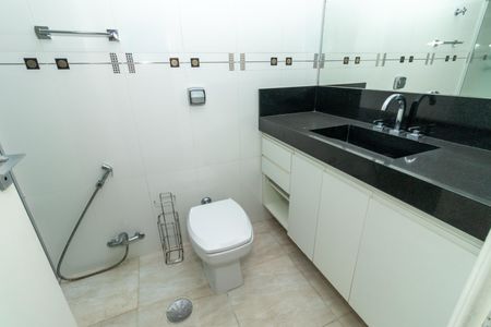 Apartamento à venda com 188m², 4 quartos e 2 vagas Apartamento à venda com 188m², 4 quartos e 2 vagasBanheiro da Suíte