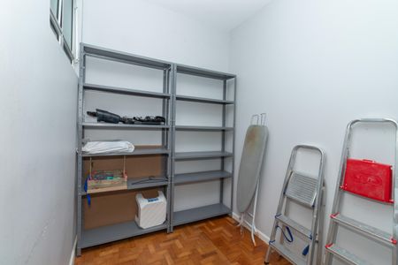 Apartamento à venda com 188m², 4 quartos e 2 vagas Apartamento à venda com 188m², 4 quartos e 2 vagasQuarto de Serviço