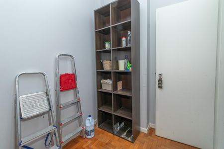 Apartamento à venda com 188m², 4 quartos e 2 vagas Apartamento à venda com 188m², 4 quartos e 2 vagasQuarto de Serviço
