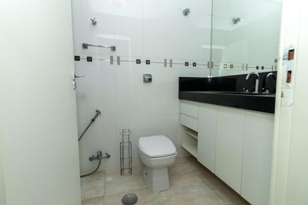 Apartamento à venda com 188m², 4 quartos e 2 vagas Apartamento à venda com 188m², 4 quartos e 2 vagasBanheiro da Suíte