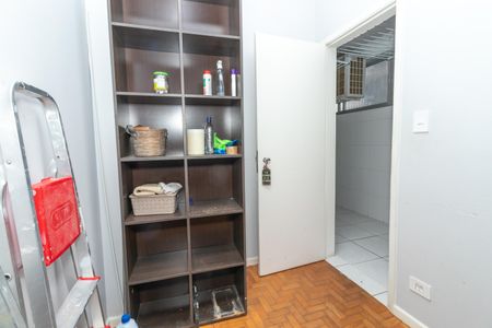 Apartamento à venda com 188m², 4 quartos e 2 vagas Apartamento à venda com 188m², 4 quartos e 2 vagasQuarto de Serviço