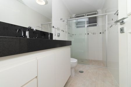 Apartamento à venda com 188m², 4 quartos e 2 vagas Apartamento à venda com 188m², 4 quartos e 2 vagasBanheiro 2