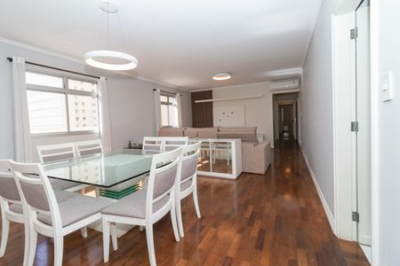 Apartamento à venda com 188m², 4 quartos e 2 vagas Apartamento à venda com 188m², 4 quartos e 2 vagasSala