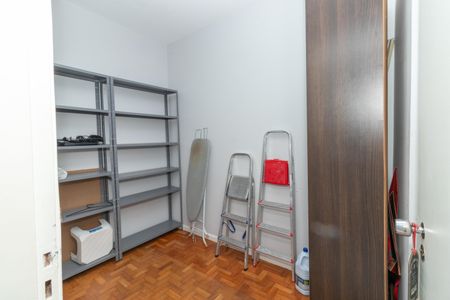 Apartamento à venda com 188m², 4 quartos e 2 vagas Apartamento à venda com 188m², 4 quartos e 2 vagasQuarto de Serviço