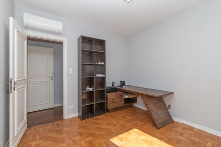 Apartamento à venda com 188m², 4 quartos e 2 vagas Apartamento à venda com 188m², 4 quartos e 2 vagasQuarto 1