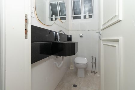 Apartamento à venda com 188m², 4 quartos e 2 vagas Apartamento à venda com 188m², 4 quartos e 2 vagasBanheiro 1