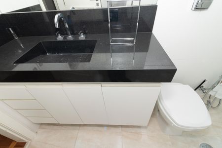 Apartamento à venda com 188m², 4 quartos e 2 vagas Apartamento à venda com 188m², 4 quartos e 2 vagasBanheiro 2