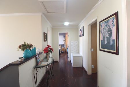 Casa de condomínio à venda com 640m², 4 quartos e 2 vagasÁrea entre os quartos