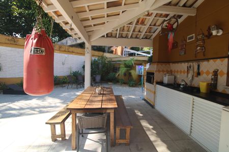 Casa de condomínio à venda com 640m², 4 quartos e 2 vagasChurrasqueira