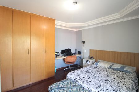 Casa de condomínio à venda com 640m², 4 quartos e 2 vagasQuarto 1