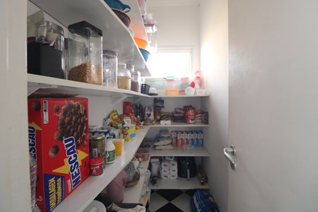 Casa de condomínio à venda com 640m², 4 quartos e 2 vagasDespensa