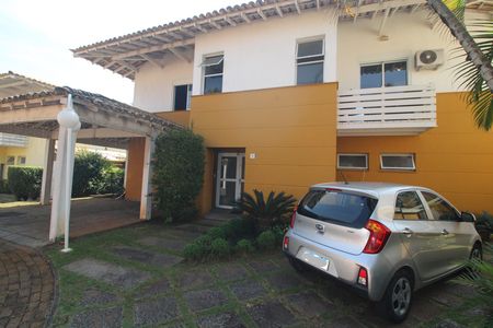 Casa de condomínio à venda com 640m², 4 quartos e 2 vagasFachada