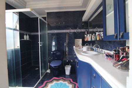 Casa de condomínio à venda com 640m², 4 quartos e 2 vagasBanheiro da suíte 2