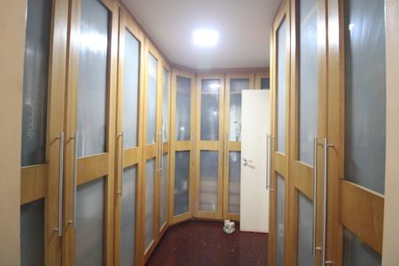 Casa de condomínio à venda com 640m², 4 quartos e 2 vagasCloset / suíte 1